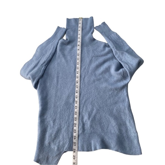360 Cashmere Women Light Blue Cashmere Turtleneck Sweater Sz M Luxe Soft Warm - Picture 8 of 14